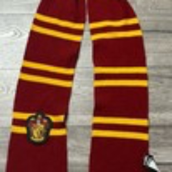 Wizarding World Of Harry Potter Accessories - Harry Potter Wizarding World Gryffindor Scarf